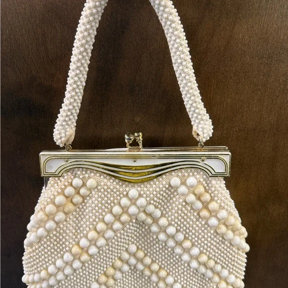 Vintage Beaded Hong Kong Elegant Cream lined Kisslock Handbag - Picture 10 of 14